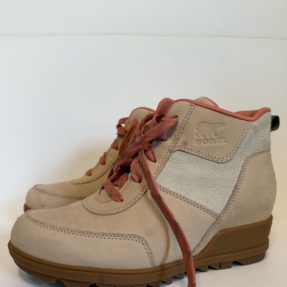 Sorel Leather Ankle Boots with Brown Sole and Cream Upper